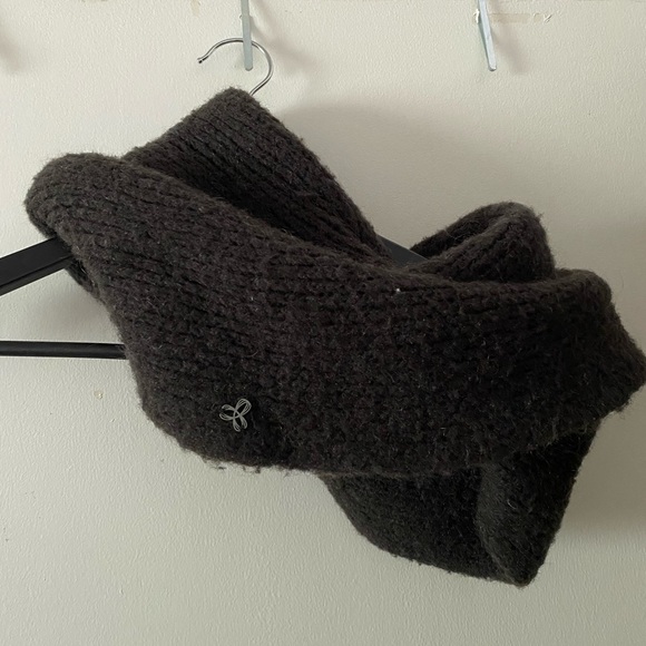 TNA Infinity Scarf - Picture 4 of 4